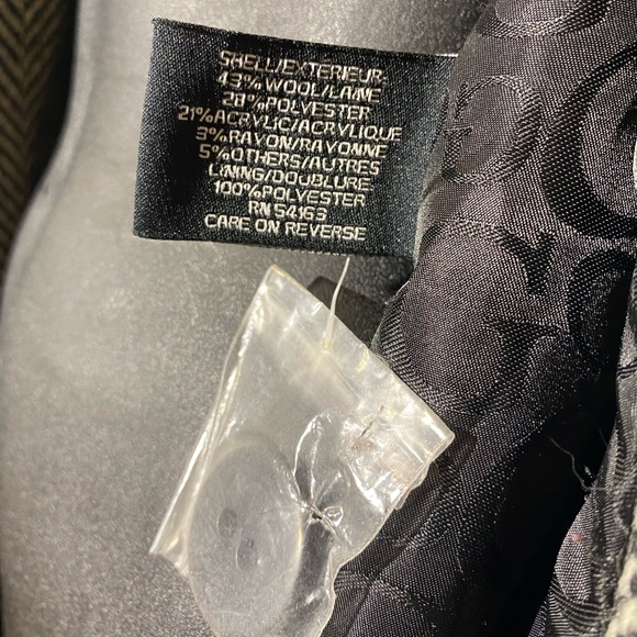 GUESS Fall/Winter Jacket - Picture 4 of 5